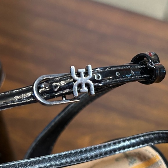 Sam Edelman Black Sandals Sleek Design-WORN-Scratches on heel - Picture 4 of 7